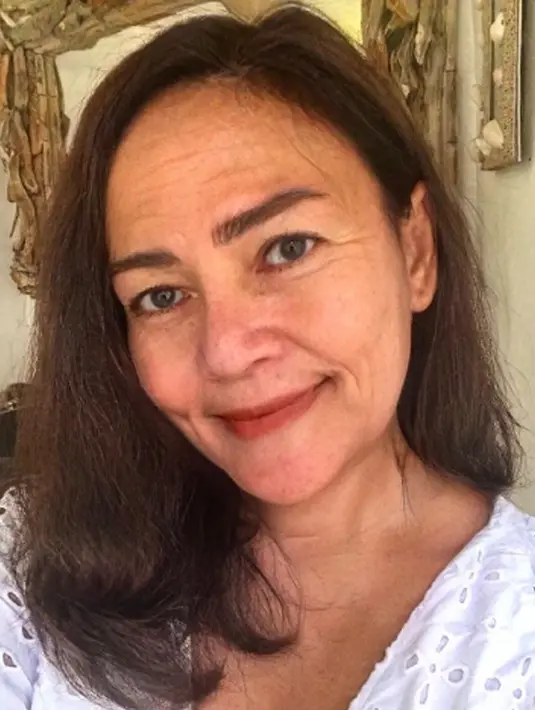 Kali ini salah satu selebgram sekaligus beautyvlogger, Rachel Goddard juga mengikuti challenge yang lagi viral ini. Warganet banyak memberikan komentar bahwa Rachel tetap terlihat cantik. (Liputan6.com/IG/rachgoddard)