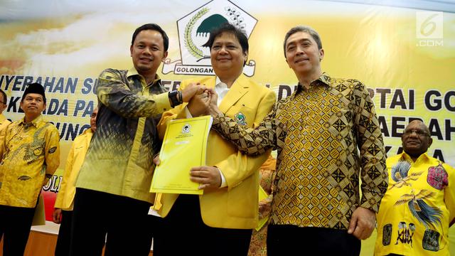 Diusung Golkar, Begini Senyum Pasangan Calon Kepala Daerah
