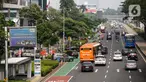 Suasana arus lalu lintas di Jalan Sudirman, Jakarta, Rabu (20/7/2022). Dinas Lingkungan Hidup (DLH) DKI Jakarta menyatakan sebanyak 75 persen polusi udara di Ibu Kota berasal dari emisi kendaraan bermotor roda dua dan roda empat. (Liputan6.com/Faizal Fanani)