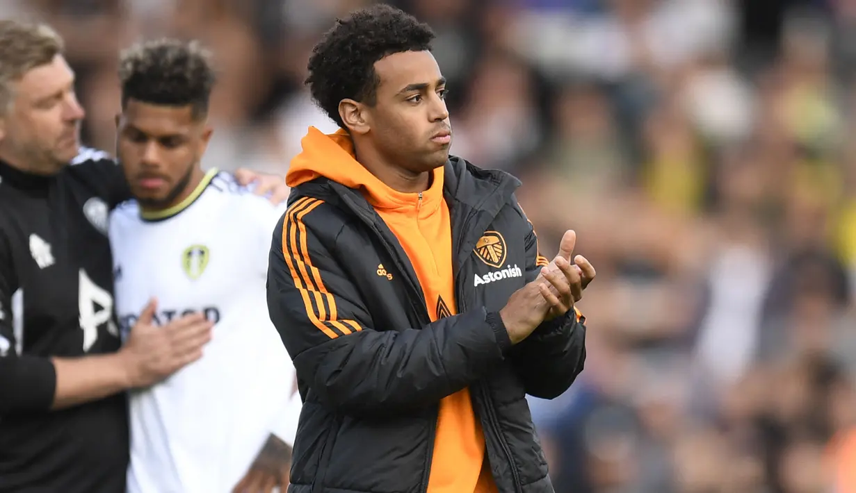 Tyler Adams menjadi bagian Timnas Amerika Serikat saat berlaga pada Piala Dunia U-17 edisi 2015 di Cile. Tampil dalam seluruh 3 laga di fase grup, nyatanya Amerika Serikat harus tersingkir di fase grup setelah menempati possi juru kunci Grup A di bawah Nigeria, Kroasia dan Cile. Saat ini ia tengah menjalani musim pertama bersama AFC Bournemouth setelah dilepas Leeds United pada awal musim 2023/2024. (AFP/Oli Scarff)