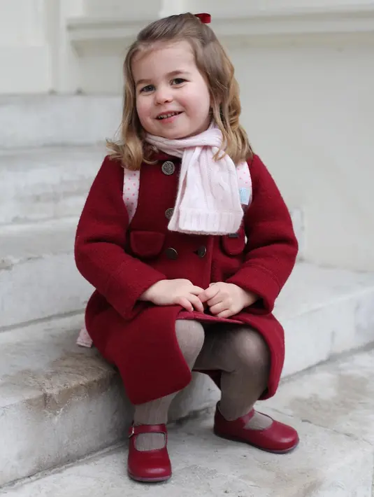 Nah, ini nih foto hari pertama Puteri Charlotte di nursery school! (instagram/kensingtonroyal)