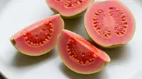 9 Manfaat Jambu Merah untuk Kesehatan, dari Imun hingga Pencernaan