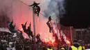 Ini merupakan partisipasi kedua Bosnia dan Herzegovina di ajang Piala Dunia. Tampak dalam foto, suporter Timnas Bosnia dan Herzegovina merayakan kemenangan atas Italia pada final play-off kualifikasi Piala Dunia 2026 zona Eropa melawan Italia di Stadion Bilino Polje, Zenica, Selasa 31 Maret 2026 waktu setempat atau Rabu 1 April 2026 dini hari WIB. (Fabio Ferrari/LaPresse via AP)