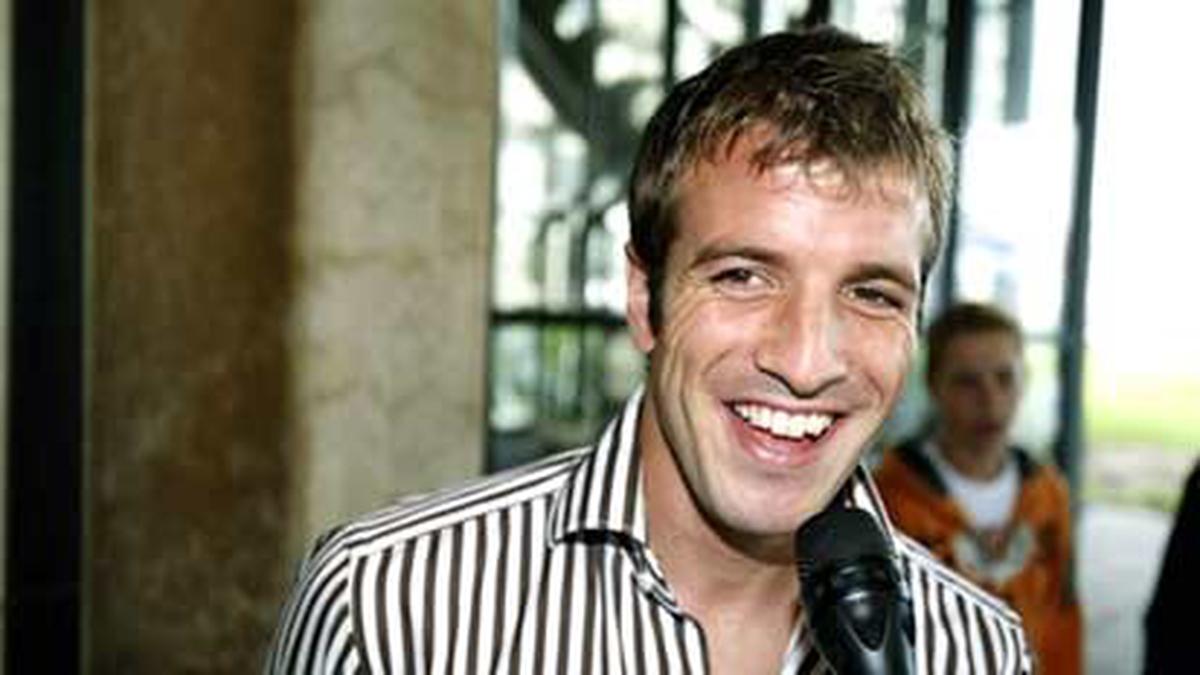 Van Der Vaart Resmi Milik Madrid