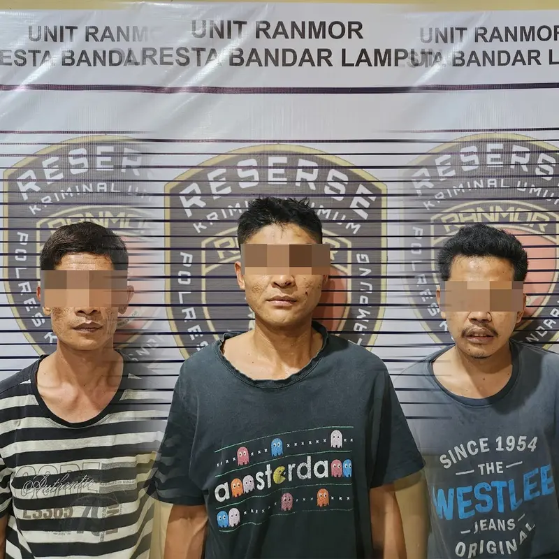 Ketiga pelaku spesialis pencurian sepeda motor bersenpi diamankan Satreskrim Polresta Bandar Lampung. Foto : (Istimewa)