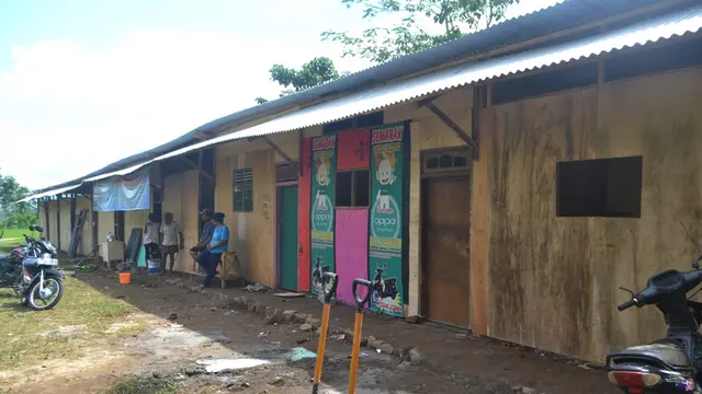 Gerakan tanah atau longsor di Jatiluhur merusak 24 rumah, sebanyak 106 jiwa mengungsi. (Foto: Liputan6.com/Muhamad Ridlo)