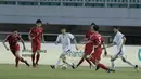 Pemain Uzbekistan, Alljonov Khojiabar, saat melawan Korea Utara pada laga PSSI Anniversary Cup 2018 di Stadion Pakansari, (27/4/2018). Korea Utara bermain imbang 2-2 dengan Uzbekistan. (Bola.com/M Iqbal Ichsan)