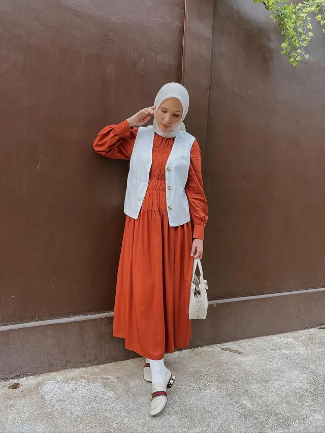 6 Gaya OOTD Ala Hijabers Dwi Handayani Ini Bisa Jadi Inspirasi Lebaran