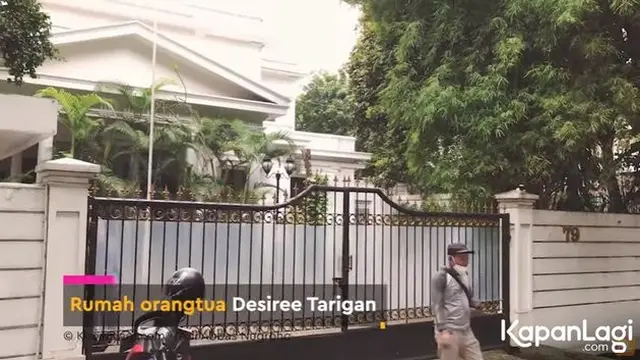 Potret Rumah Hotma Sitompul Pasang Pagar Pembatas Dengan Rumah Mertua. (Sumber: kapanlagi.com)
