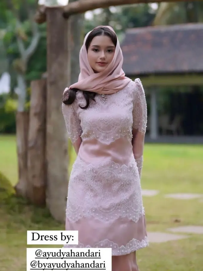 Jadi Sorotan, 6 Tampilan Anggun Sarah Menzel Berkerudung di Acara Gender Reveal Aurel Hermansyah