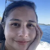 Prilly menunjukan wajahnya tanpa makeup. Ia pun percaya diri memerlihatkan wajah tak mulus tanpa noda seperti standar kecantikan di masyarakat. Credit: Instagram (@prillylatuconsina96)