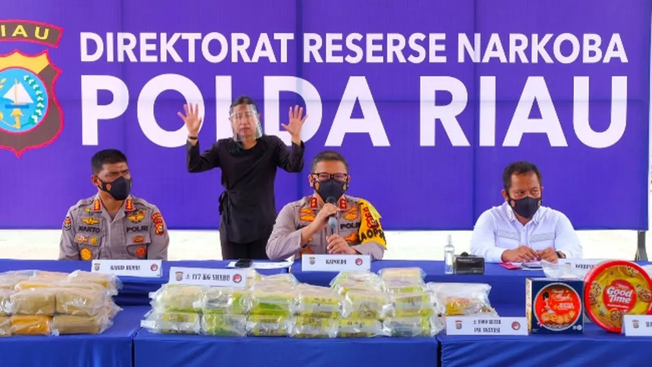 Kapolda Riau Irjen Agung Setya Imam Effendi dalam ekpos pengungkap jaringan narkoba Malaysia.