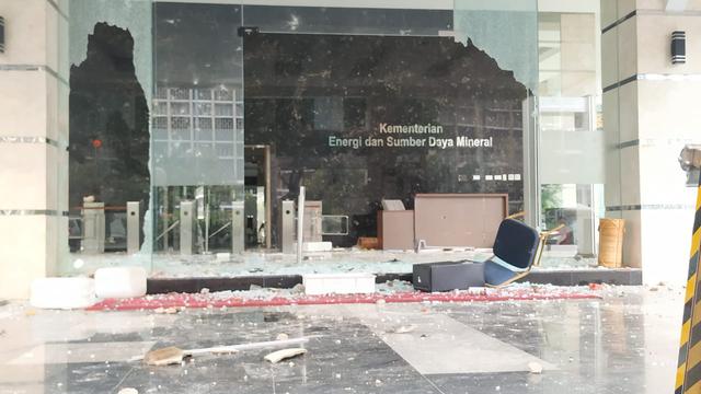 Imbas Demo Brutal Uu Cipta Kerja Gedung Kementerian Esdm Rusak Parah Bisnis Liputan6 Com