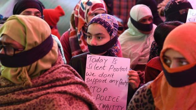 Wanita muslim protes damai terhadap UU Amandemen Kewarganegaraan