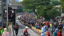 Warga menikmati suasana Hari Bebas Kendaraan Bermotor (HBKB) atau Car Free Day (CFD) di jalan Jenderal Sudirman, Jakarta, Minggu (7/9/2025). (Kapanlagi.com/Budy Santoso)