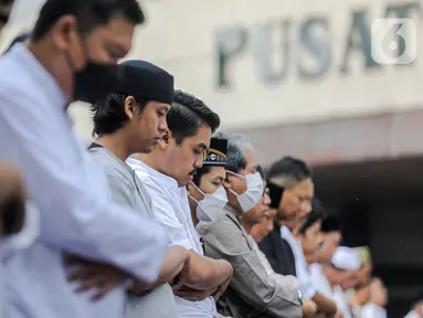Jemaah memadati kantor Pimpinan Pusat Muhammadiyah, Jakarta untuk melaksanakanSholat Idul Fitri, Jumat (21/4/2023). (Liputan6.com/Faizal Fanani)