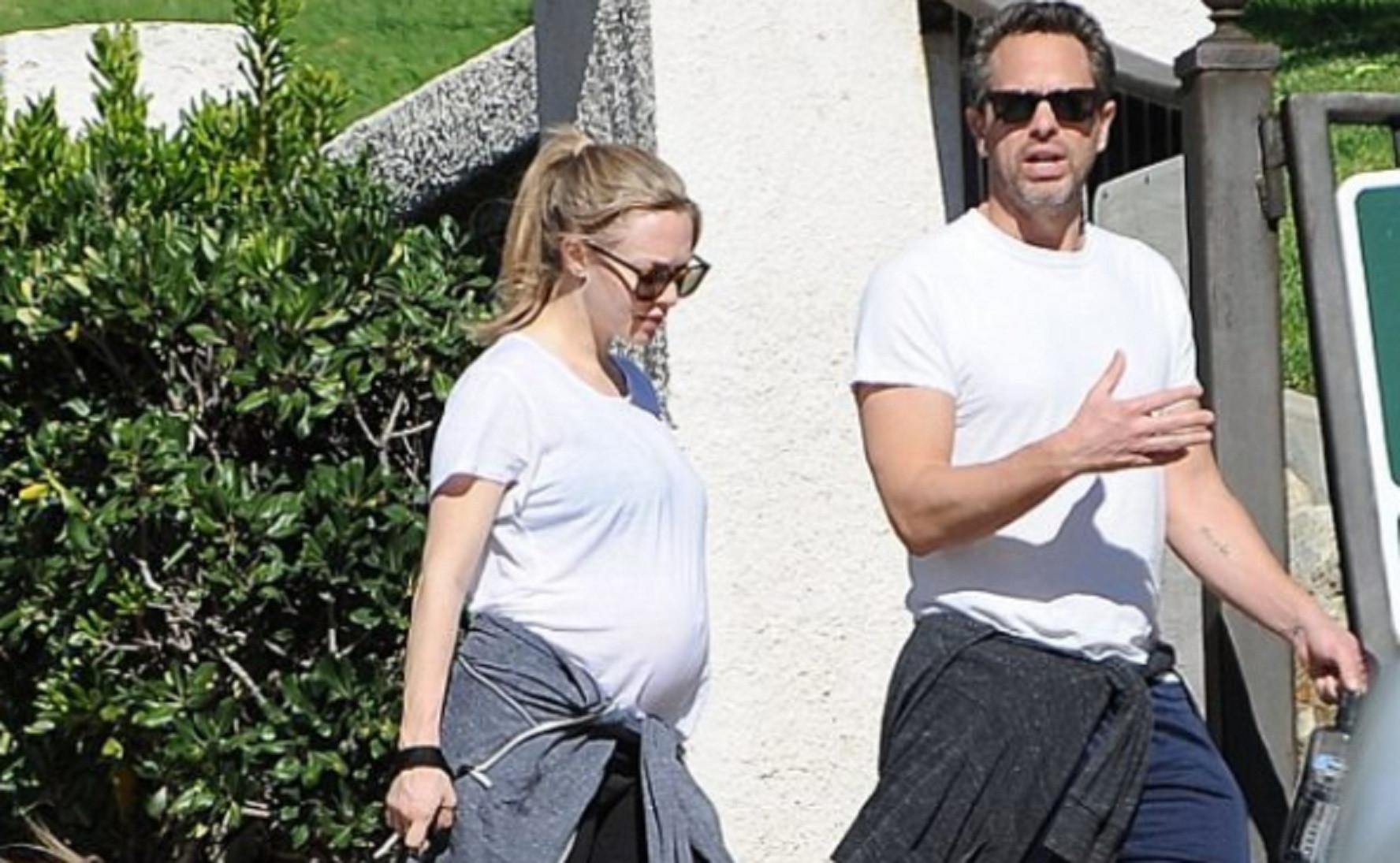  Amanda Seyfried terlihat dengan perutnya yang membuncit, buah cintanya dengan sang kekasih, foto diambil 14/01/2017 (Instagram)