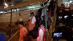 Ratusan turis yang sempat mengantre di pelabuhan untuk dievakuasi kini sudah tiba di pelabuhan Tanjung Benoa, Bali.