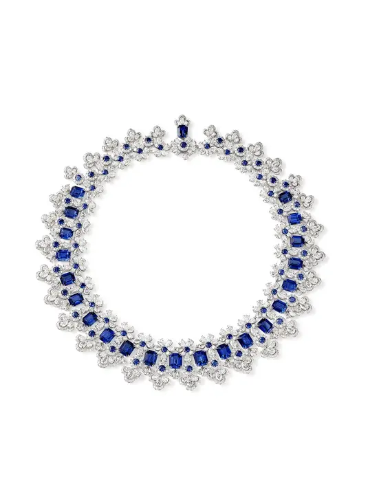 Agar sesuai dengan tema koleksi, setiap perhiasan dibuat dengan cermat untuk mewakili, menghormati, dan merayakan salah satu dari tujuh seni dan seniman di baliknya.  [Credit: Chopard].