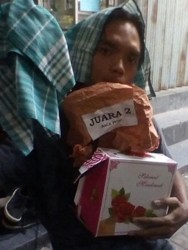 6 Kelakuan Kocak Bapak-Bapak saat 17 Agustusan Ini Bikin Tepuk Jidat