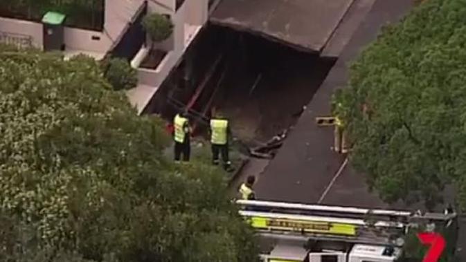 Sinkhole Sedalam 10 Meter Menganga di Dekat Rumah PM Australia