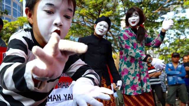 Aksi Pantomim Lindungi Anak dari Susu Kental Manis