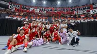 Para pemain Timnas Futsal Indonesia berfoto bersama setelah mengalahkan Jepang pada semifinal Piala Asia Futsal 2026 di Indonesia Arena, Jakarta, Kamis (5/2/2026). (Bola.com/Bagaskara Lazuardi)