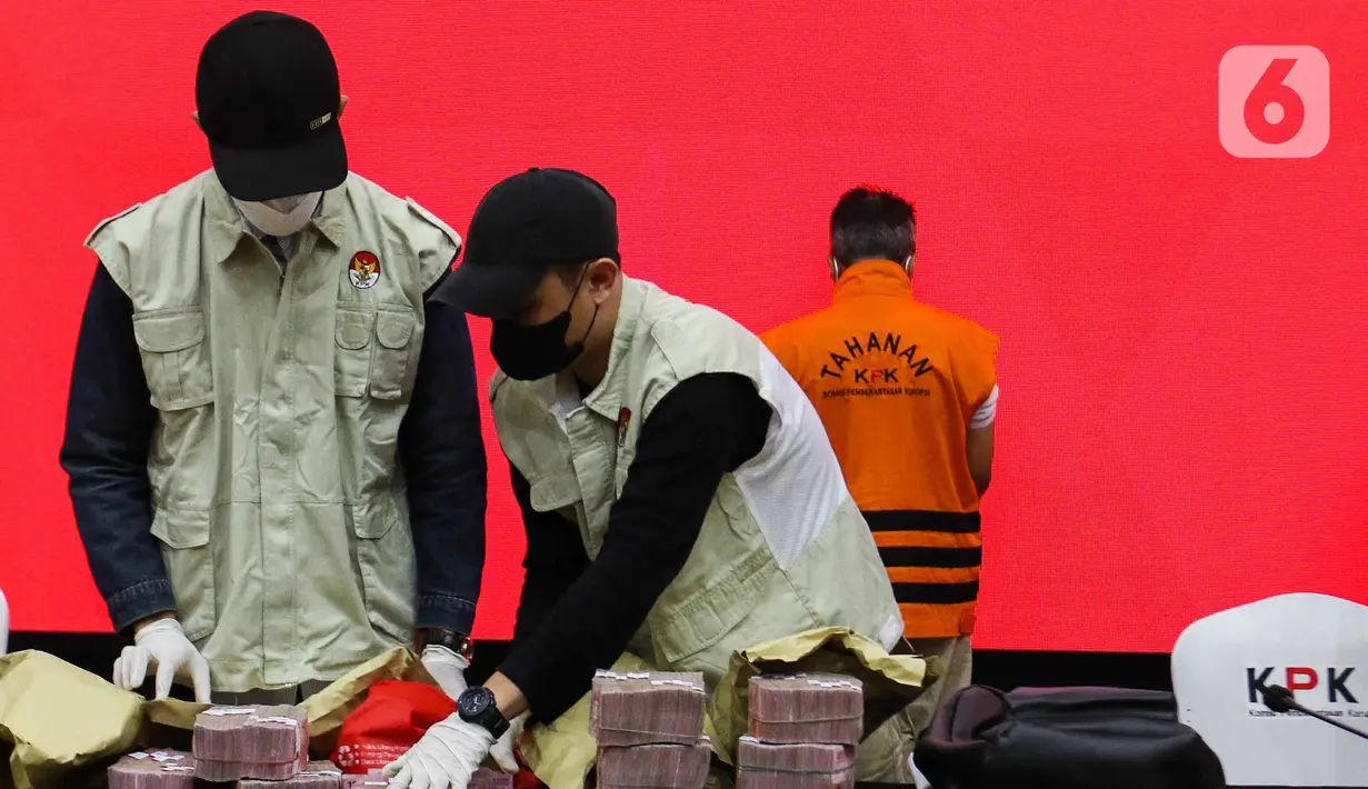 Kelima orang tersebut ditetapkan sebagai tersangka hasil gelar perkara dari giat Operasi Tangkap Tangan (OTT) KPK di daerah Jakarta dan Bekasi pada Selasa, 25 Juli 2023. (Liputan6.com/Herman Zakharia)