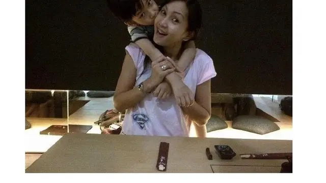 6 Transformasi Kebersamaan Kalina Ocktaranny dan Azka dari Bayi Hingga Kini