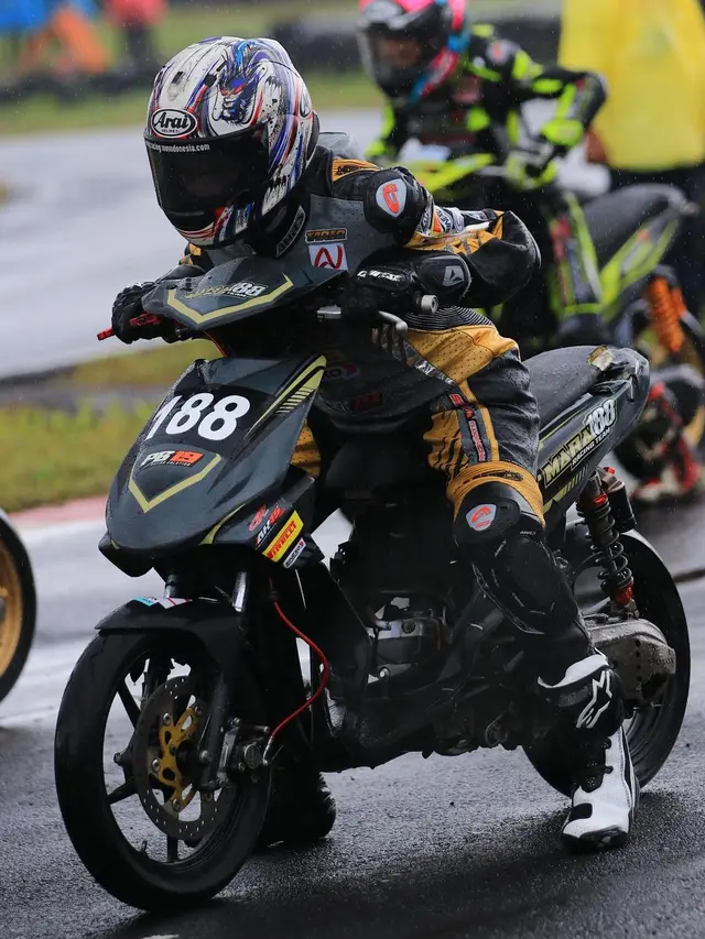 8 Potret Raya Kitty di Ajang Balap OnePrix Seri 3, Curi Perhatian
