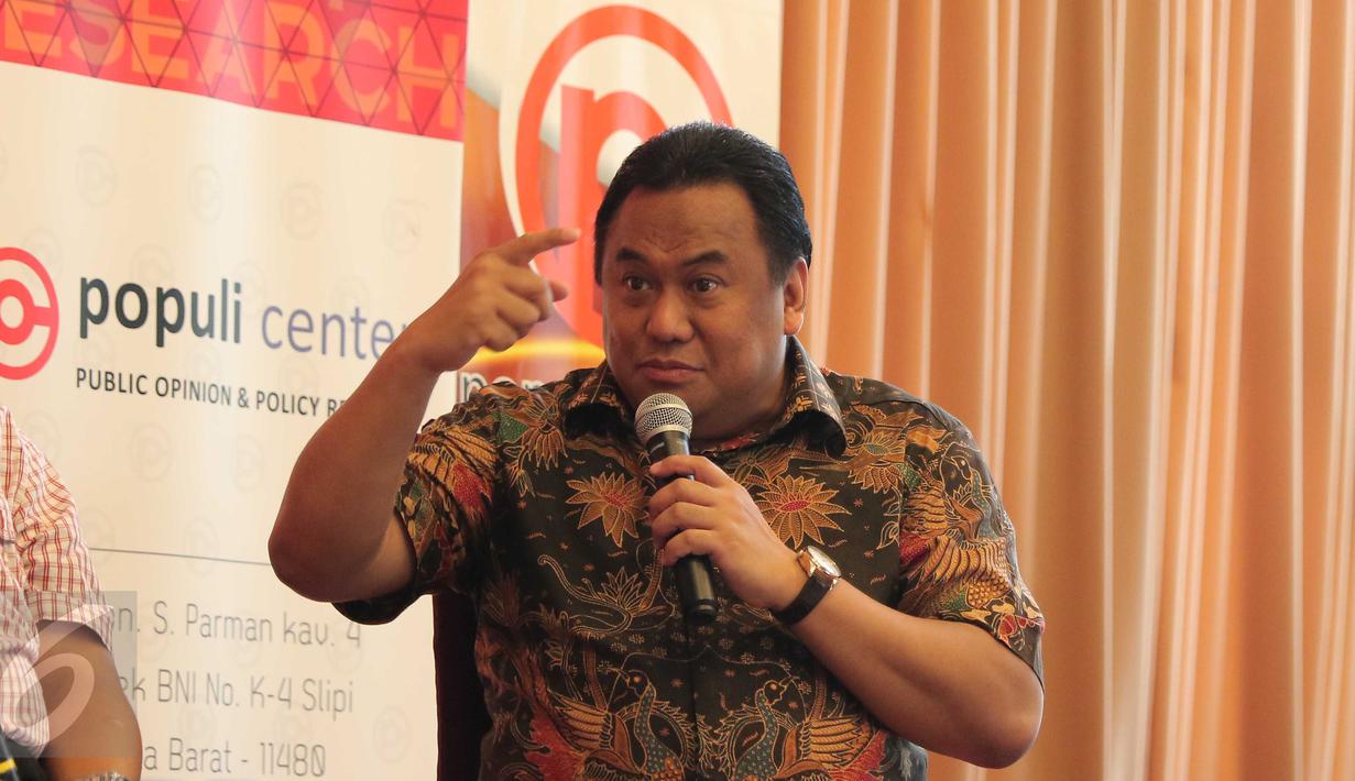 Chairman Panasonic Rachmat Gobel saat melakukan diskusi dengan beberapa sumber di Jakarta, Sabtu (6/2). Diskusi tersebut membahas PHK dan Perekonomian yang mana banyak Investor asing hengkang dari Indonesia. (Liputan6.com/Angga Yuniar)