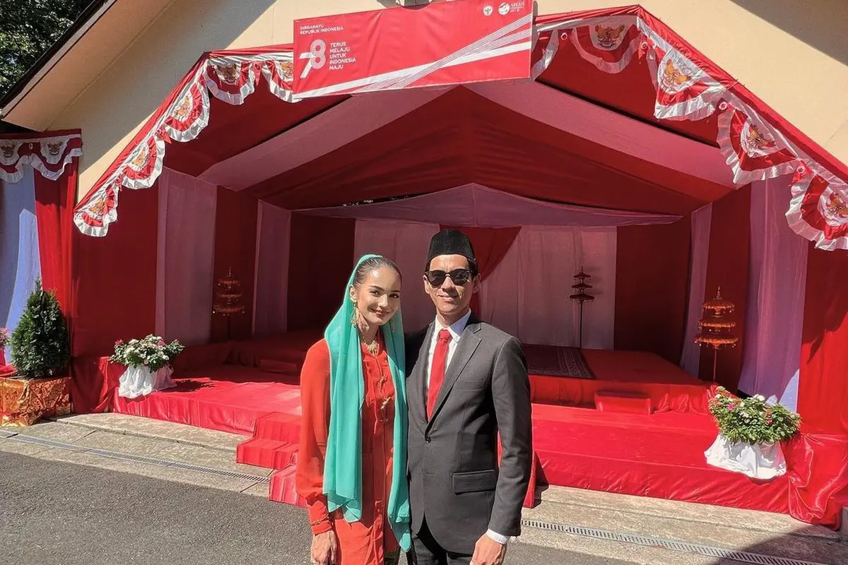 Jadi Istri Diplomat, 6 Gaya Enzy Storia yang Semakin Anggun dalam Balutan Kebaya di Amerika