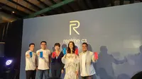 Peluncuran Realme C3 oleh Marketing Director Realme Indonesia Palson Yi (kedua kiri) dan partner Realme. (Liputan6.com/ Agustin Setyo W)