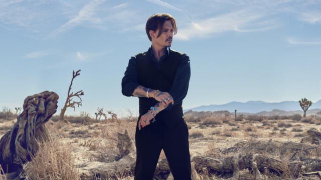 Lupakan Amber Heard Johnny Depp Pesta Dengan Wanita Misterius