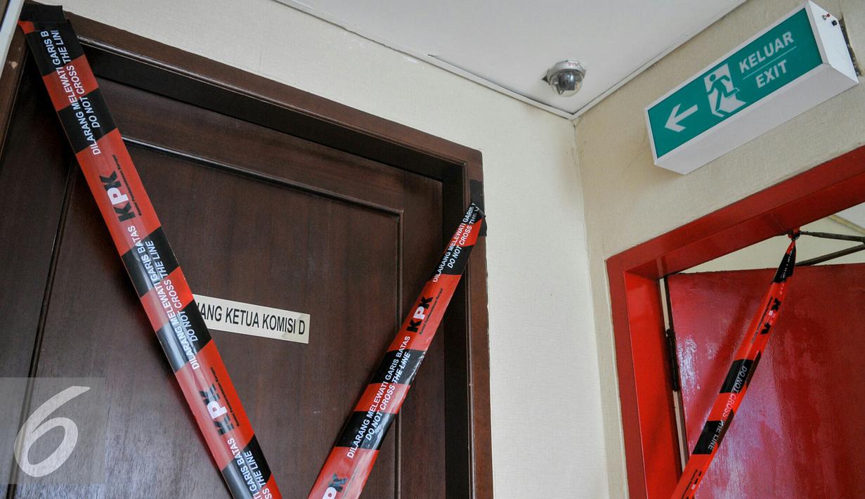 Ruangan Ketua Komisi D DPRD DKI Jakarta, Mohammad Sanusi yang disegel oleh KPK, Jakarta, Jumat (1/4). Sebanyak 4 ruangan di gedung DPRD DKI Jakarta disegel oleh KPK terkait OTT. (Liputan6.com/Yoppy Renato)