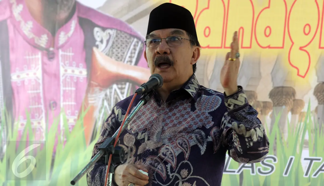 Mantan Ketua KPK Antasari Azhar memberikan keterangan saat acara pengajian di Lapas Kelas I Tangerang, Selasa (8/11). Antasari Azhar menjalani masa tahanan 7 tahun 6 bulan dan banyak kenangan yang dilewati. (Liputan6.com/Helmi Afandi)