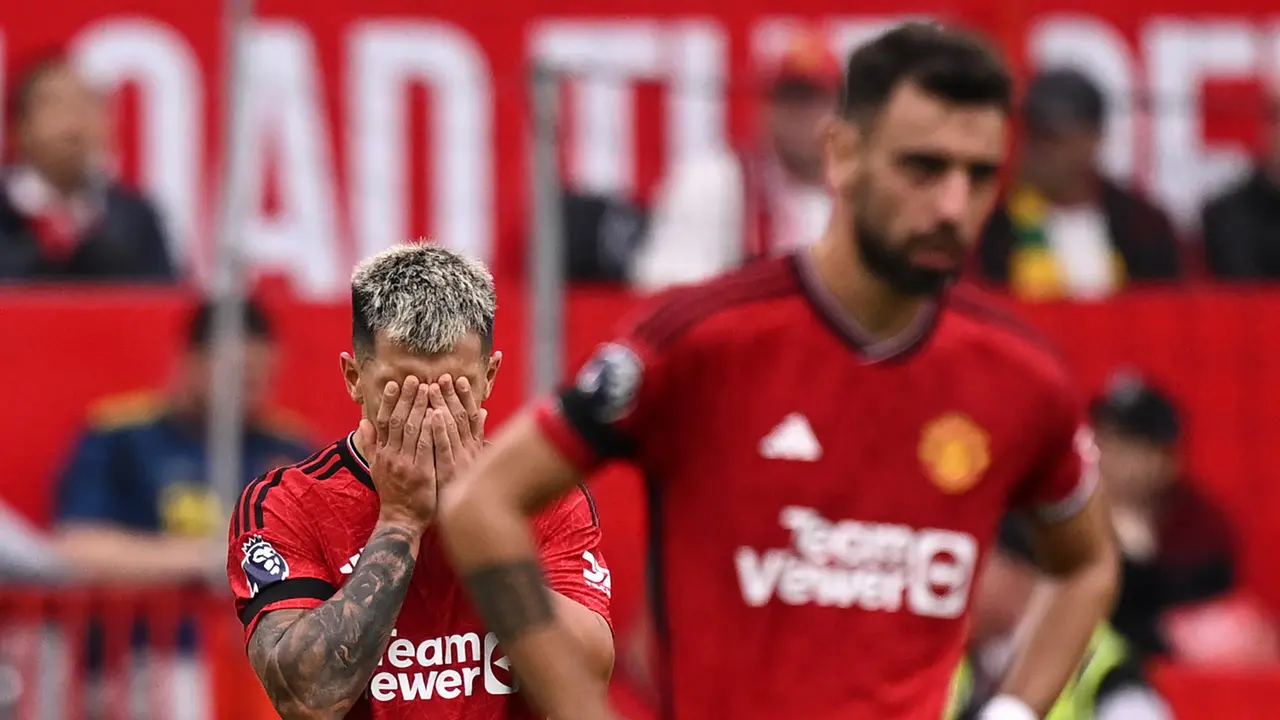 Gelandang Manchester United (MU), Bruno Fernandes, ketika melawan Brighton & Hove Albion.