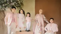 Mendidik dengan Cinta, Fairuz A Rafiq dan Sonny Septian Kenalkan Anak pada Agama Sejak Dini