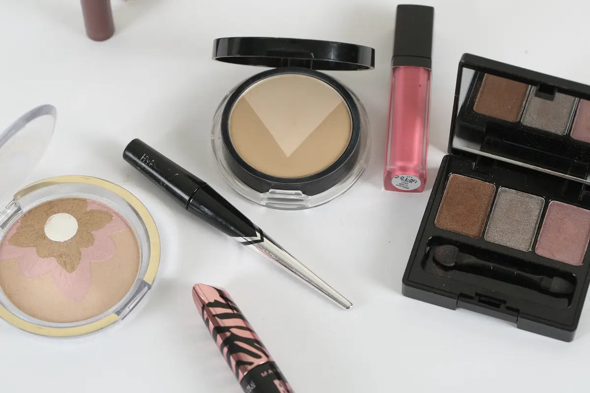 Simple, 5 Alat Makeup yang Selalu Digunakan Sehari-hari