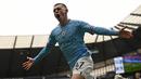 Selebrasi gelandang Manchester City, Phil Foden setelah mencetak gol pertama timnya ke gawang Newcastle United pada laga lanjutan Liga Inggris 2022/2023 di Etihad Stadium, Manchester, Sabtu (4/3/2023) malam WIB. (AFP/Paul Ellis)