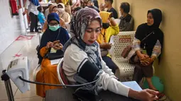 Layanan program Pemeriksaan Kesehatan Gratis tersedia di puskesmas serta klinik yang bekerja sama dengan BPJS Kesehatan. (JUNI KRISWANTO/AFP)