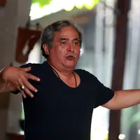 Tak kenal menyerah seolah menjadi slogan sang maestro dalam menuangkan gagasannya ke dalam sebuah cerita bergambar. Bahkan Slamet Rahardjo pernah disuruh ‘ngayang’ sendiri lantaran keterbatasan alat untuk membuat ‘slow motion’. (Deki Prayoga/Bintang.com)