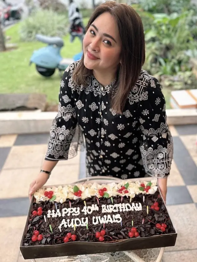 Potret Audy Item yang Baru Merayakan Ulang Tahun ke-40, credit: @audyitem