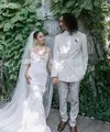 Vanessa Hudgens mrngenakan dua gaun pengantin rancangan Vera Wang di hari bahagianya. [@vanessahudgens/@verawang]