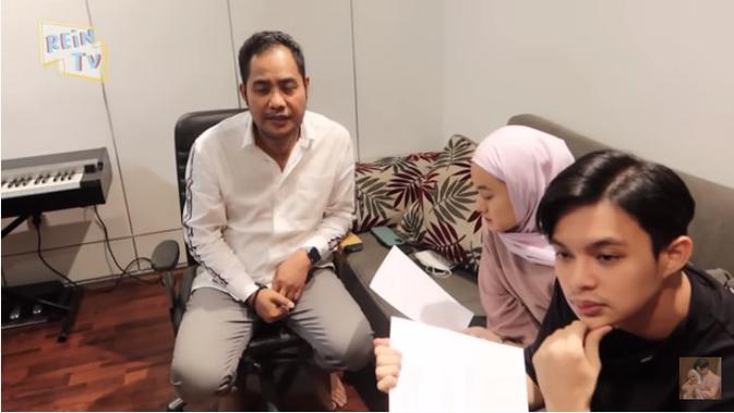 Momen Dinda Hauw dan Rey Mbayang saat Rekaman. (Sumber: YouTube/ Rein Tv)