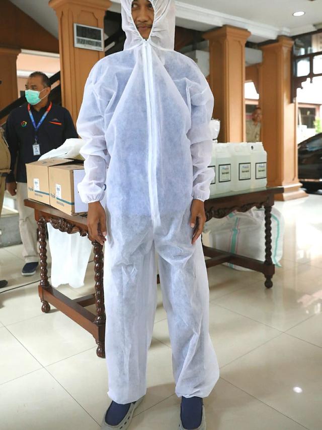APD atau baju astronot yang diproduksi RS Moewardi Solo. (Foto: LIputan6.com/Pemprov Jateng/Felek Wahyu)