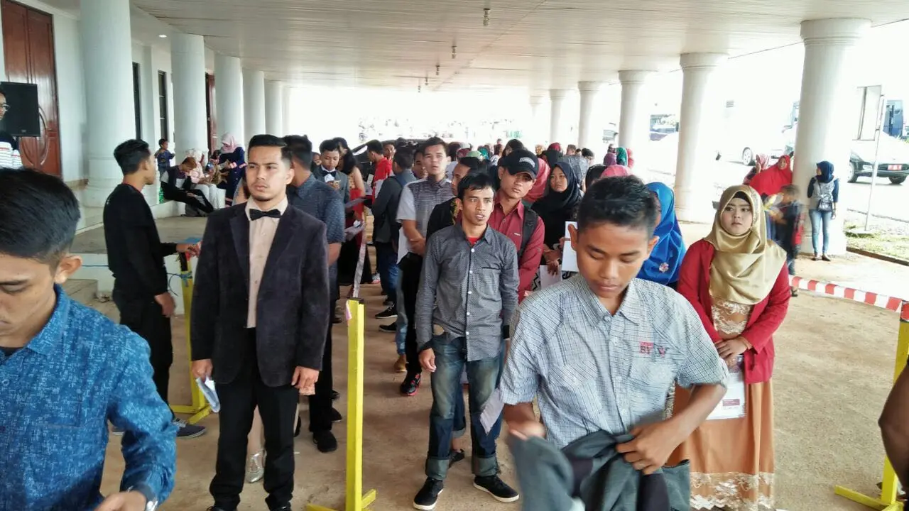 Antrian peserta audisi LIDA di Tanjungpinang, Kepulauan Riau