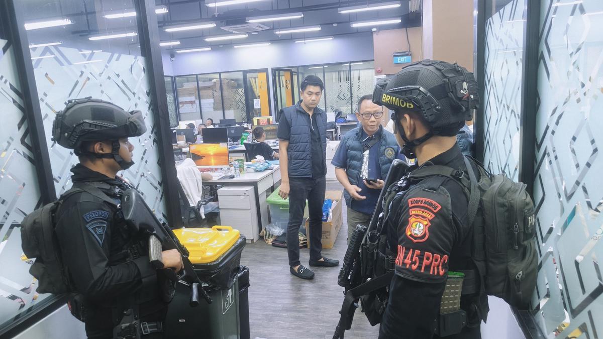 Terbongkarnya Kantor Judi Online di Hayam Wuruk, Brimob Turun Tangan