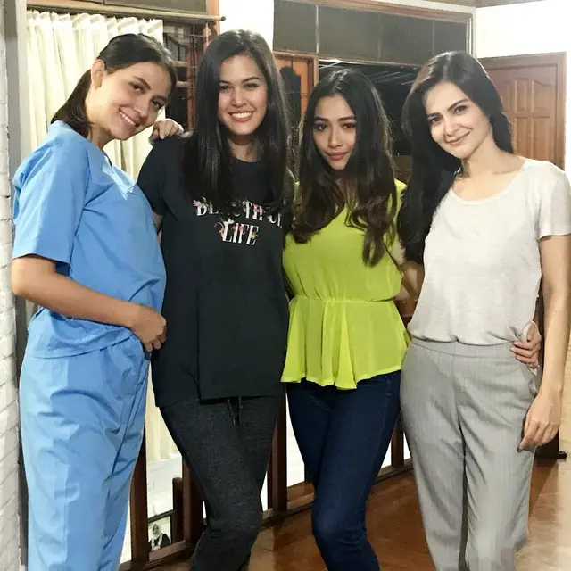 Cut Tari bersama Rebecca Tamara, Adzana Bing Slamet, dan Aliyah Faizah.