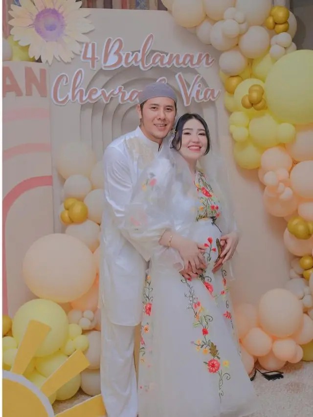 Via Vallen Tasyakuran 4 Bulan Kehamilan. [@viavallen]